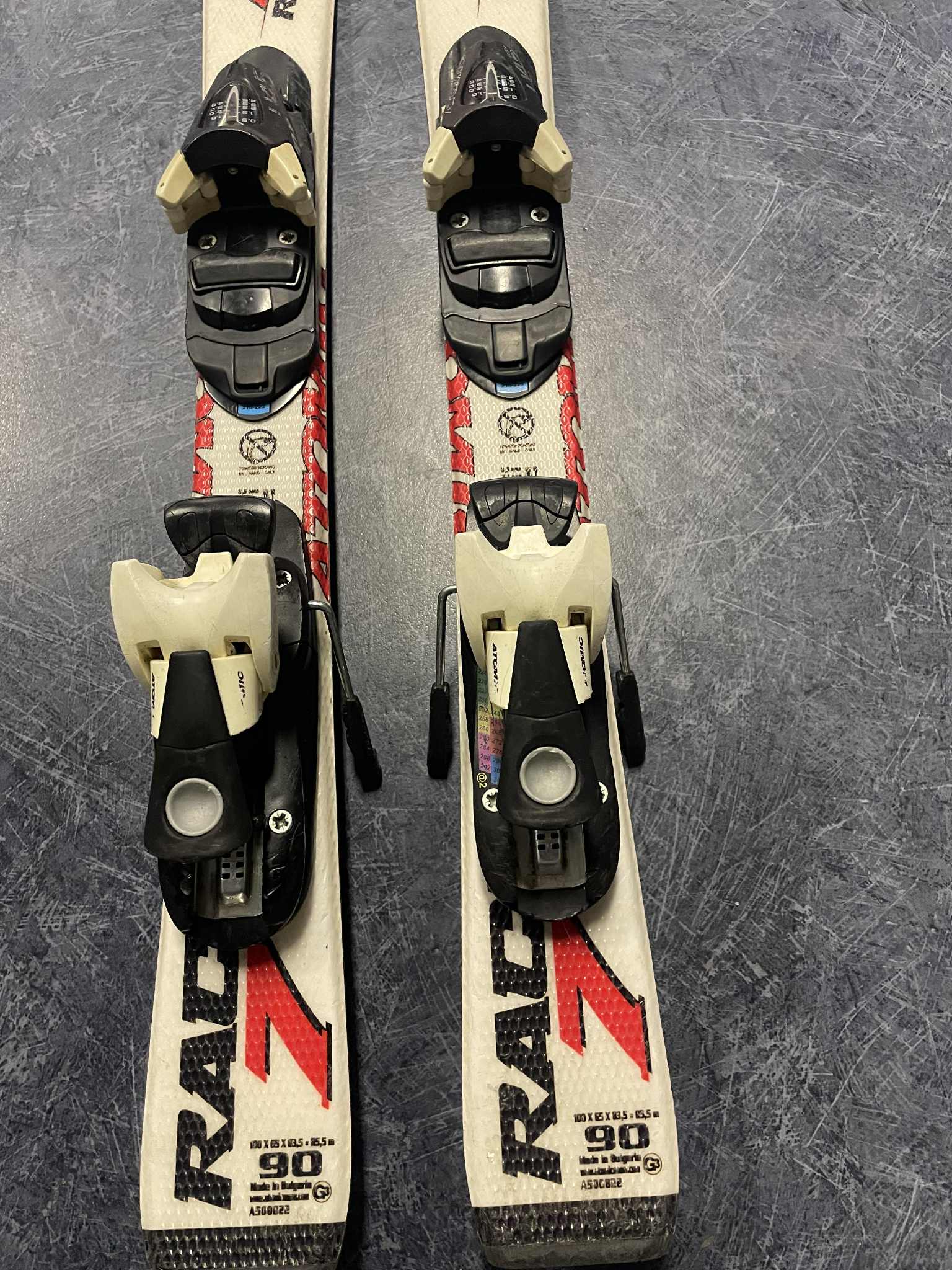 Dětské lyže Atomic Race 7- 90cm po servisu -