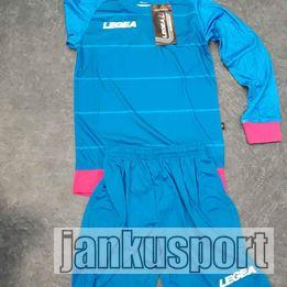 Dětský brankařský/ fotbalový komplet Legea. Velikost 1× 6-7 let 1x 7-8 let.